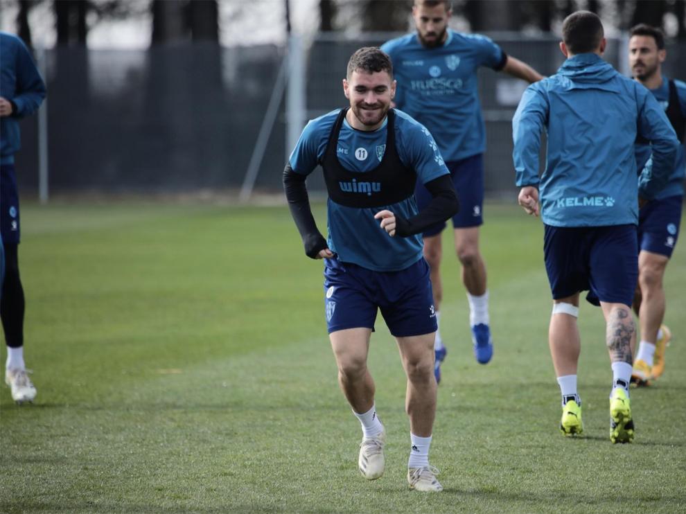 Javi Galán dice que ahora el Huesca tiene "tres o cuatro partidos para engancharnos"