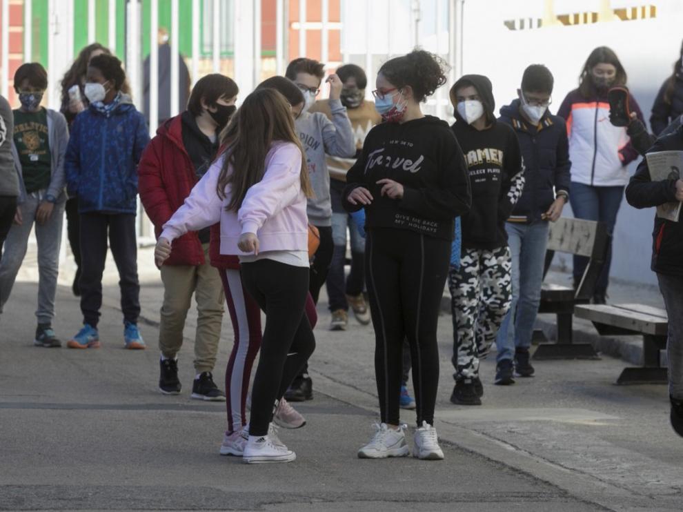 Los docentes aragoneses dicen estar "desprotegidos" en las clases presenciales