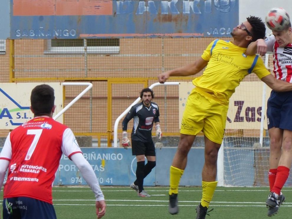 El Sabiñánigo pierde ante un Almudévar que enchufó la que tuvo
