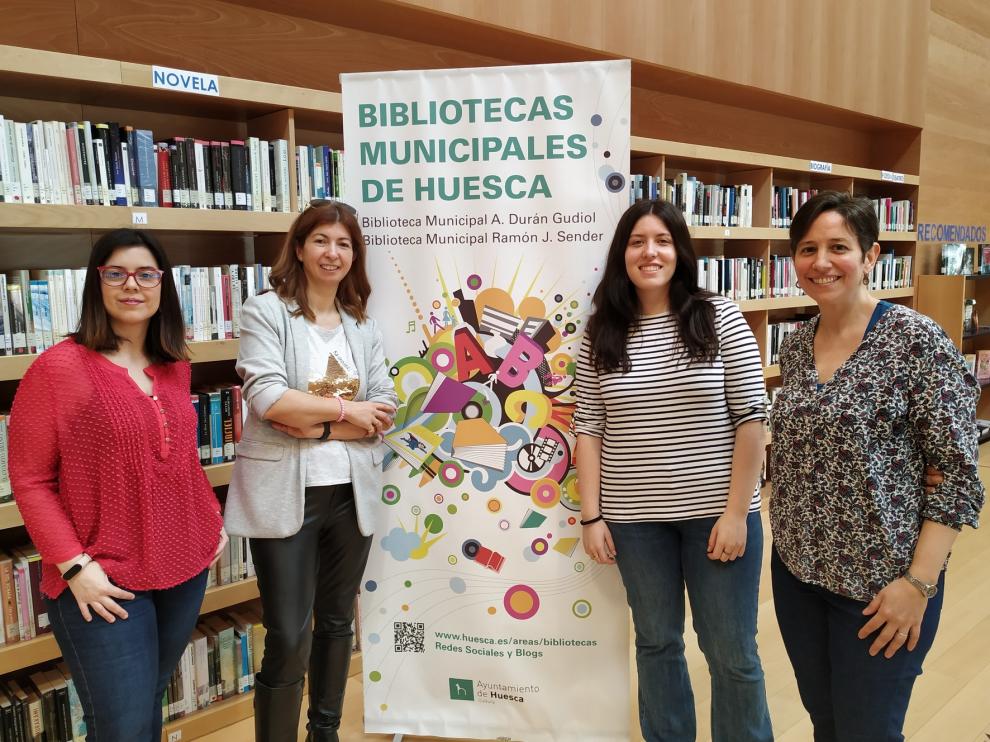 Laura Ferrer, responsable de la biblioteca Ramón J. Sender de Huesca: "Tenemos una muy buena comiteca, es uno de nuestros puntos fuertes"