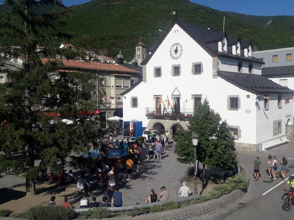 Plaza del Ayuntamiento de Biescas.