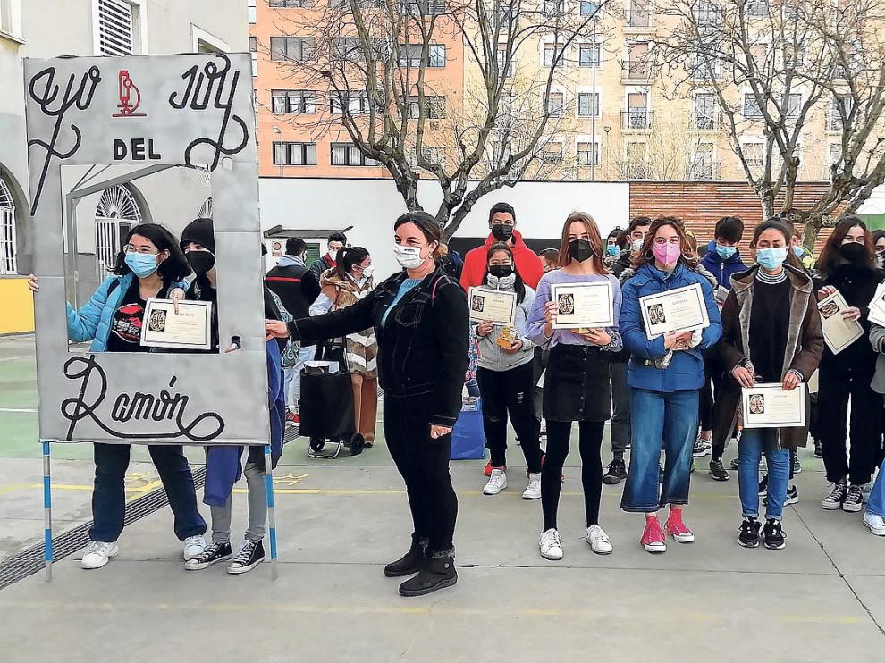 Alumnos del IES Ramón y Cajal en el acto de este jueves