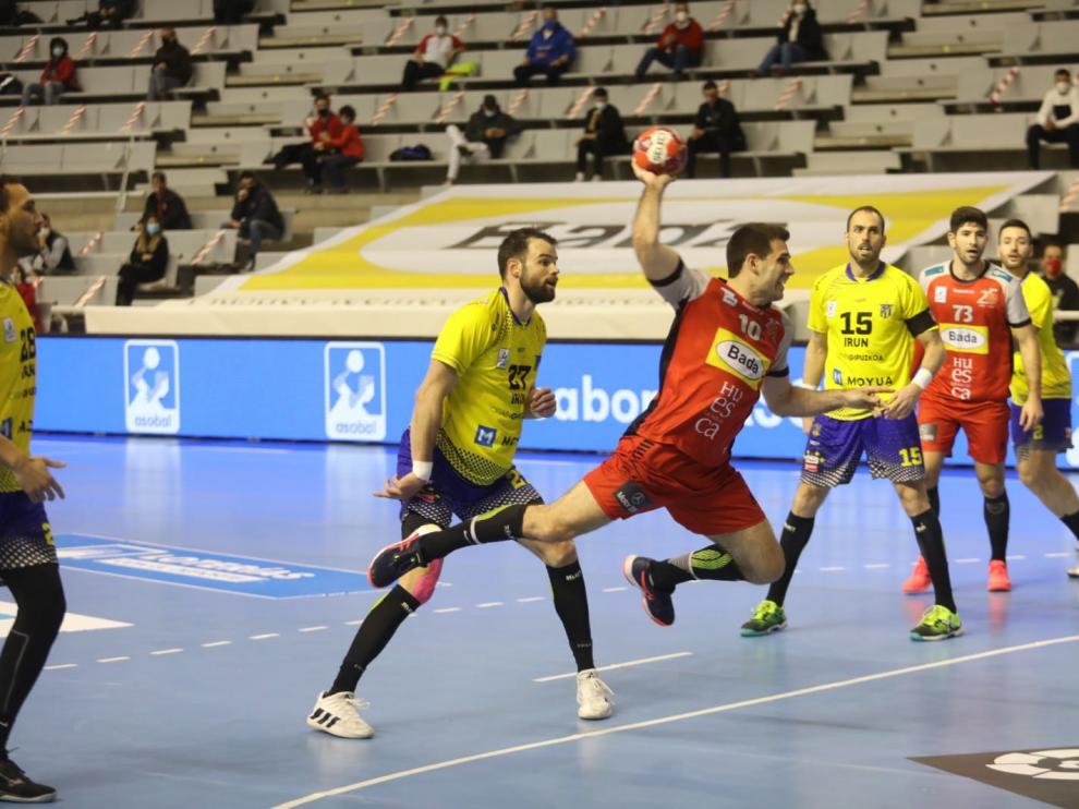 El Bada se enfrenta al Bidasoa en el Palacio de los Deportes de Huesca