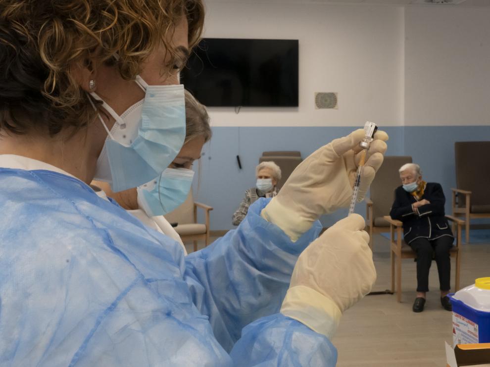 Continúa la vacunación con Pfizer, Moderna y AstraZéneca.