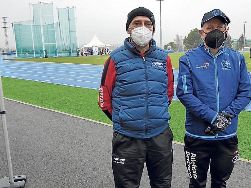 Fernando Marquina, coordinador del atletismo Máster en la RFEA, con Juan Diego