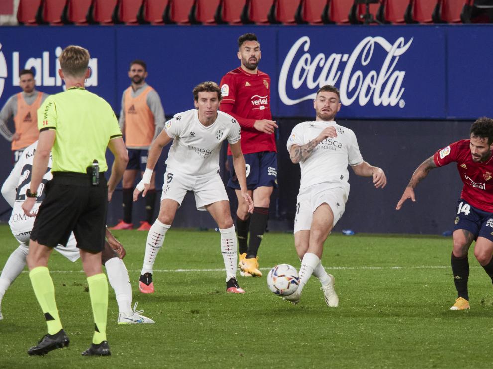 Imagen del partido de ida entre Osasuna y Huesca, que acabó con empate a un gol.
