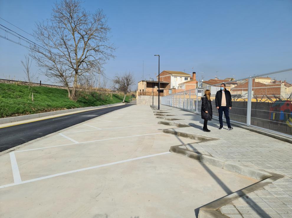 El alcalde de Binéfar visita las obras realizadas en la calle Ferrocarril.