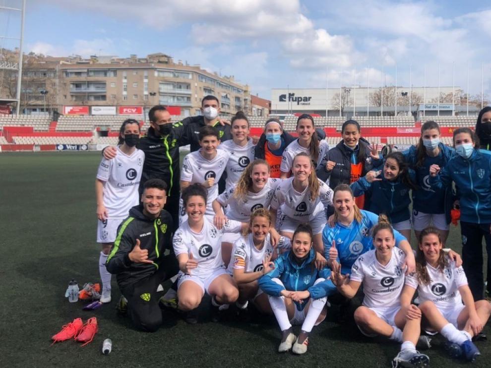 Las jugadoras del Huesca, felices por el nuevo triunfo