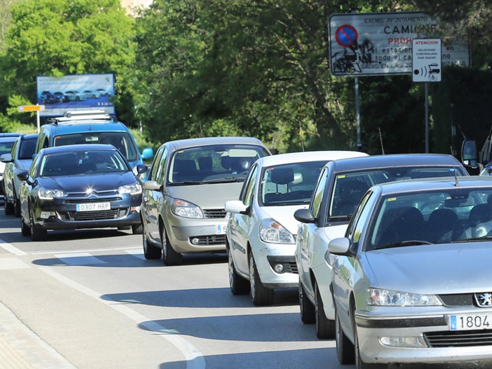 Coches en la avenida Doctor Artero de Huesca.
