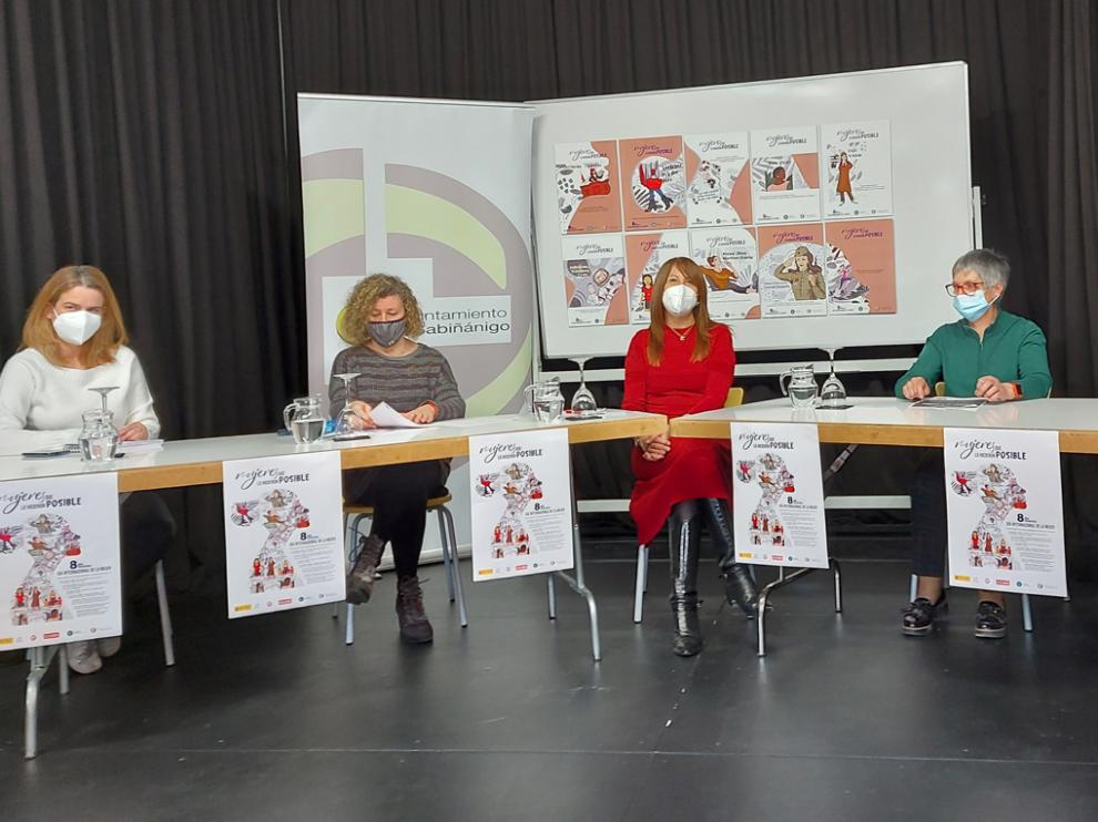 Lidia Ferrer, Marisa Morillo, Berta Fernández, María Jesús Acín y Pilara Piedrafita, en la presentación.