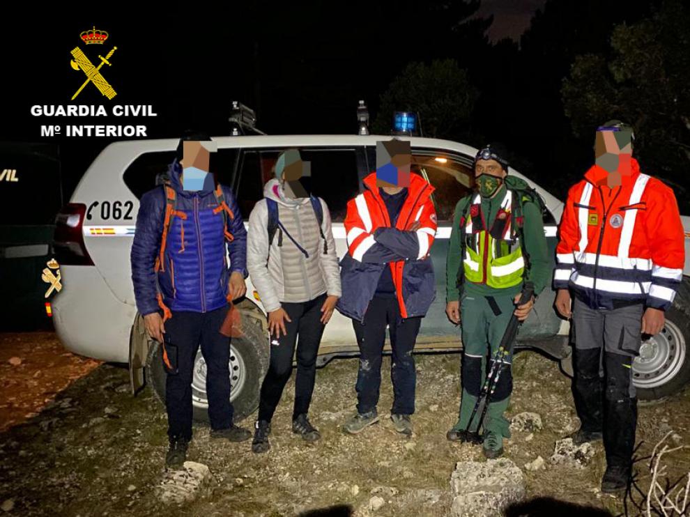 Los montañeros fueron localizados ilesos por la Guardia Civil de Montaña de Teruel.