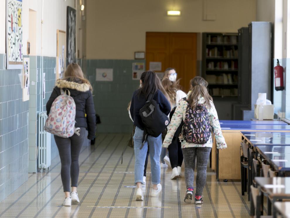 Alumnos de Magisterio en el Campus de Huesca.