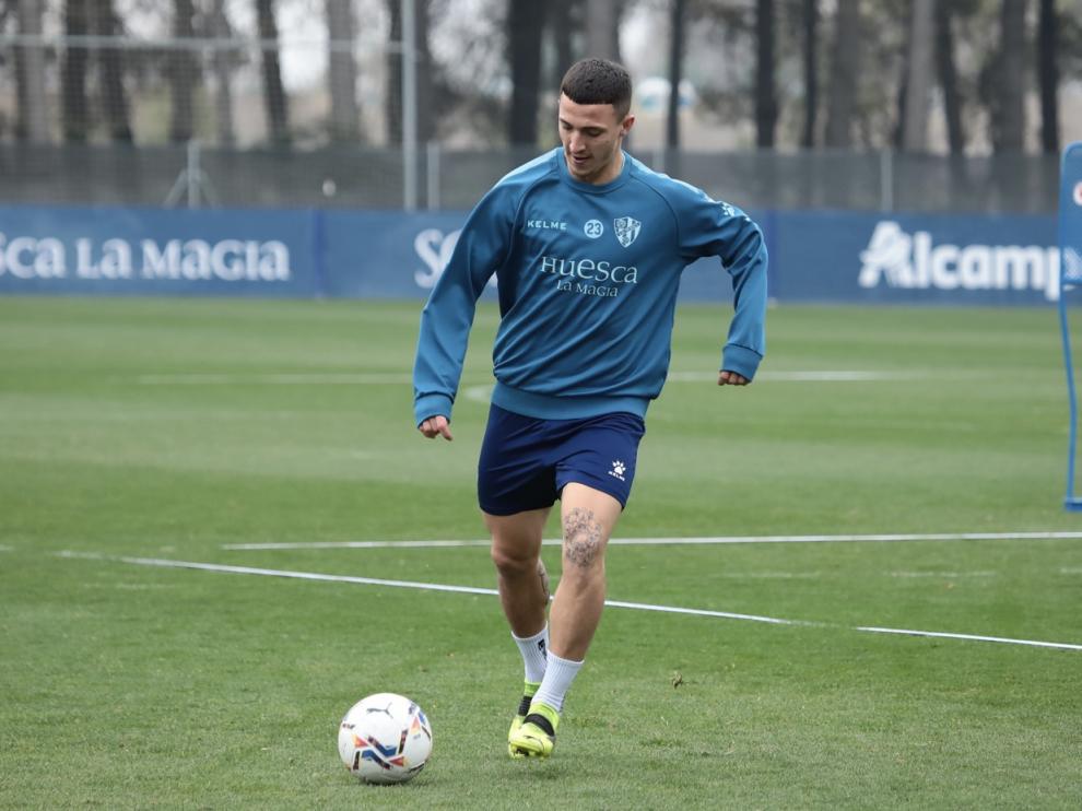 Dani Escriche, realizando un ejercicio de entrenamiento