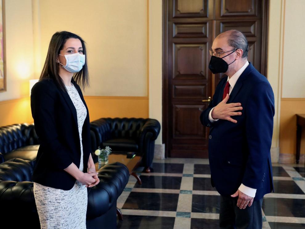 Inés Arrimadas, líder de Ciudadanos, junto a Javier Lambán, presidente de Aragón.