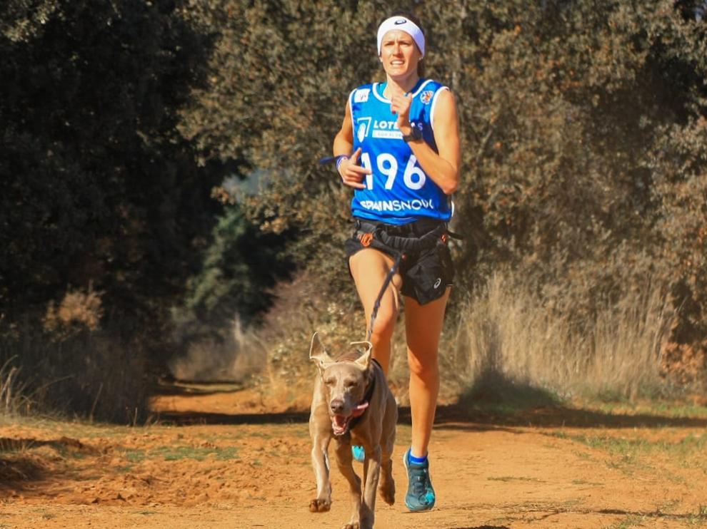 Tamara Vázquez, con Diana, en el Campeonato de España de Ólvega.