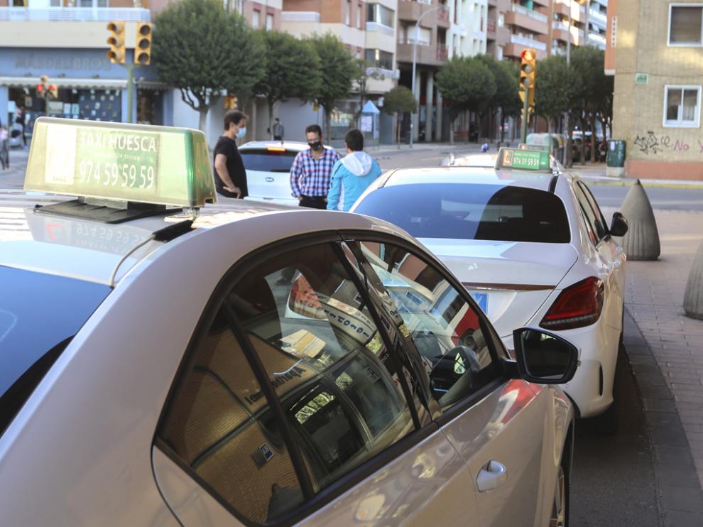 Taxis en la Estación Intermodal de Huesca.
