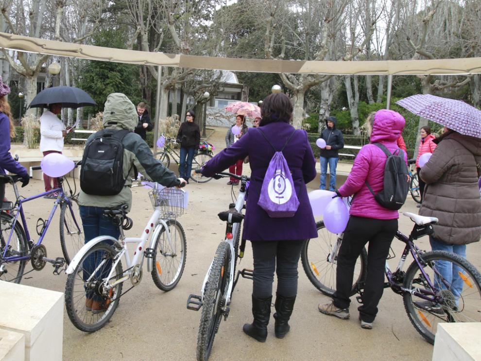 Bicicletada del año 2017 en la fente 8 de marzo del parque Miguel Servet de Huesca.
