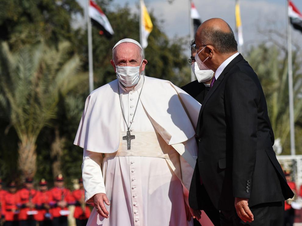 El papa Francisco fue recibido por el presidente de Irak, el kurdo Barham Saleh.