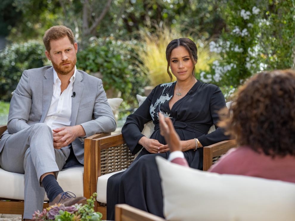 El príncipe Enrique y Meghan Markle fueron entrevistados por Oprah Winfrey.