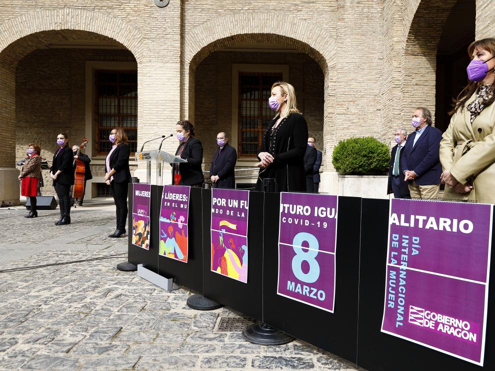 El Gobierno de Aragón en pleno ha rendido homenaje a las mujeres por su papel en la pandemia.