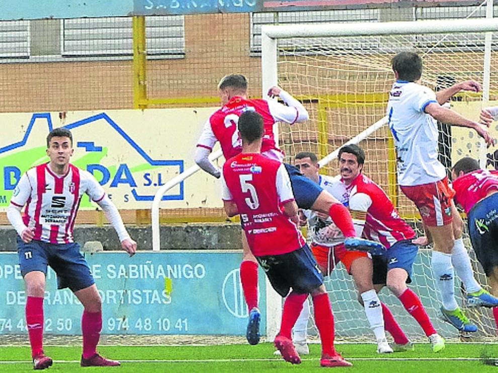 El Sabiñánigo consigue una victoria contundente en un partido en el que el Sabiñánigo fue superior.