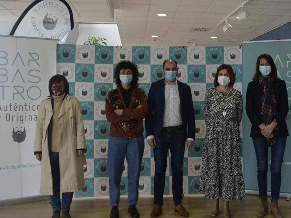 Autoridades y técnicos en la presentación de la campaña