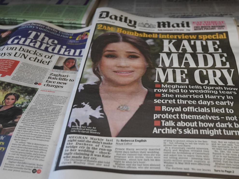 London (United Kingdom), 08/03/2021.- British newspapers on a stand after the US television interview by Oprah Winfrey of Britain's Prince Harry and Meghan Markle, the Duke and Duchess of Sussex in London, Britain, 08 March 2021. ITV will air the interview to the United Kingdom tonight at 9pm. (Duque Duquesa Cambridge, Reino Unido, Londres) EFE/EPA/FACUNDO ARRIZABALAGA Harry and Meghan interview