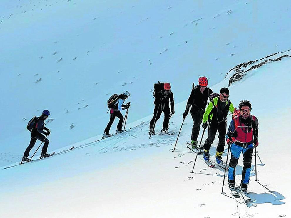 Participantes de uno de los cursos de esquí de montaña con los que el CAS ha retomado calendario del 2021.