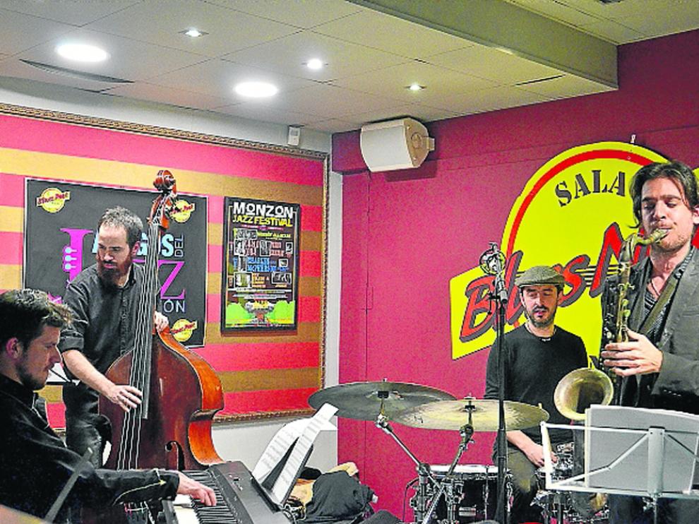 La formación, en una actuación pasada que tuvo lugar en el Blues Rock de Monzón.