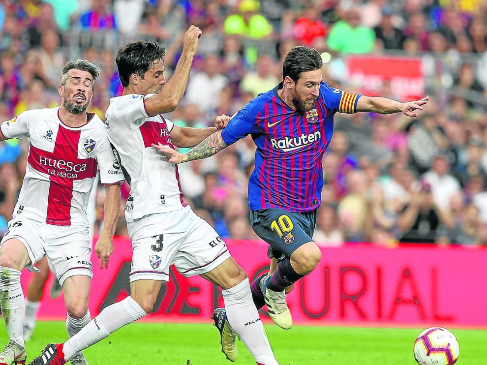 Messi le hizo dos goles al Huesca en su primera visita liguera al Nou Camp.