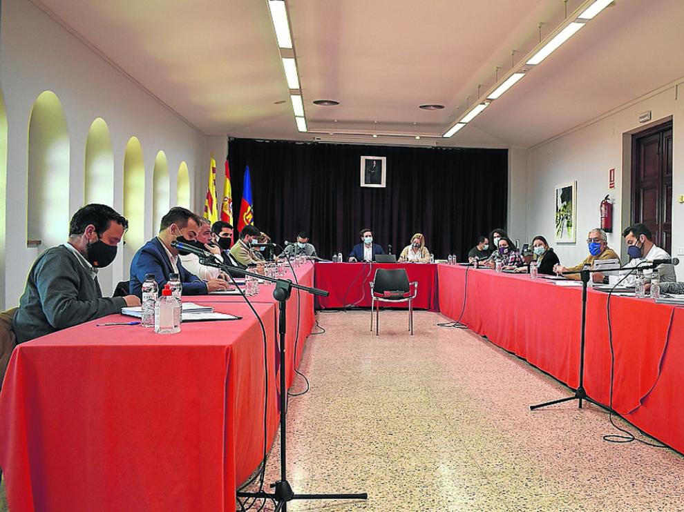 Imagen del pleno del Ayuntamiento de Monzón, celebrado este viernes.