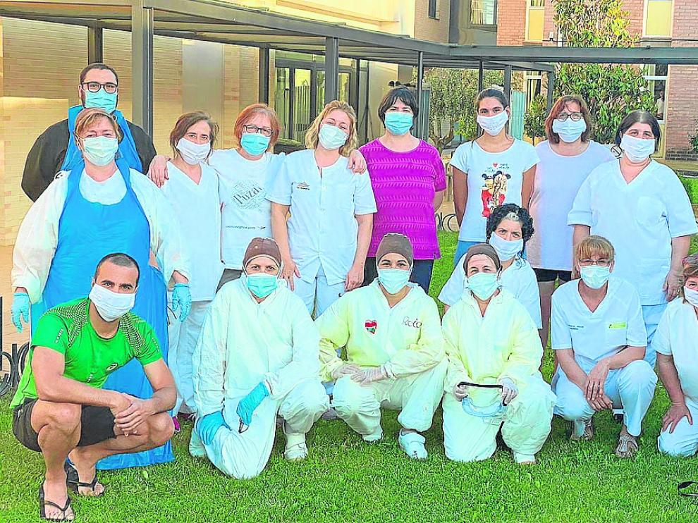 Trabajadores de la Residencia Monegros de Grañén que se confinaron un mes.