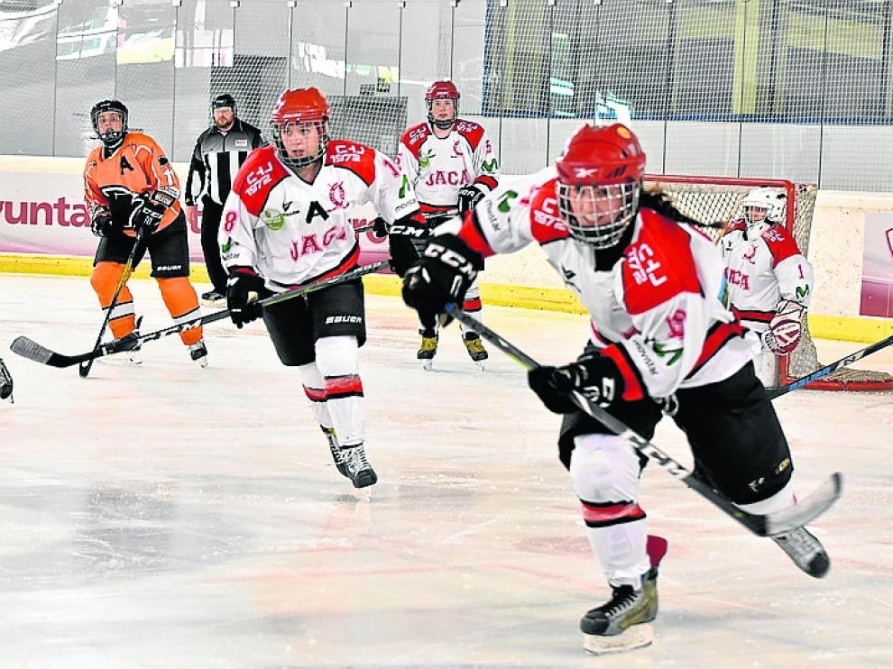 Las chicas del CH Jaca consiguieron imponerse en la eliminatoria celebrada en Logroño.