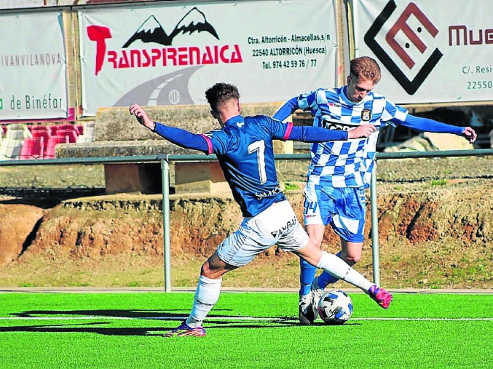 El Huesca consigue una importante victoria en Tamarite para seguir en la pugna por el liderato del grupo.