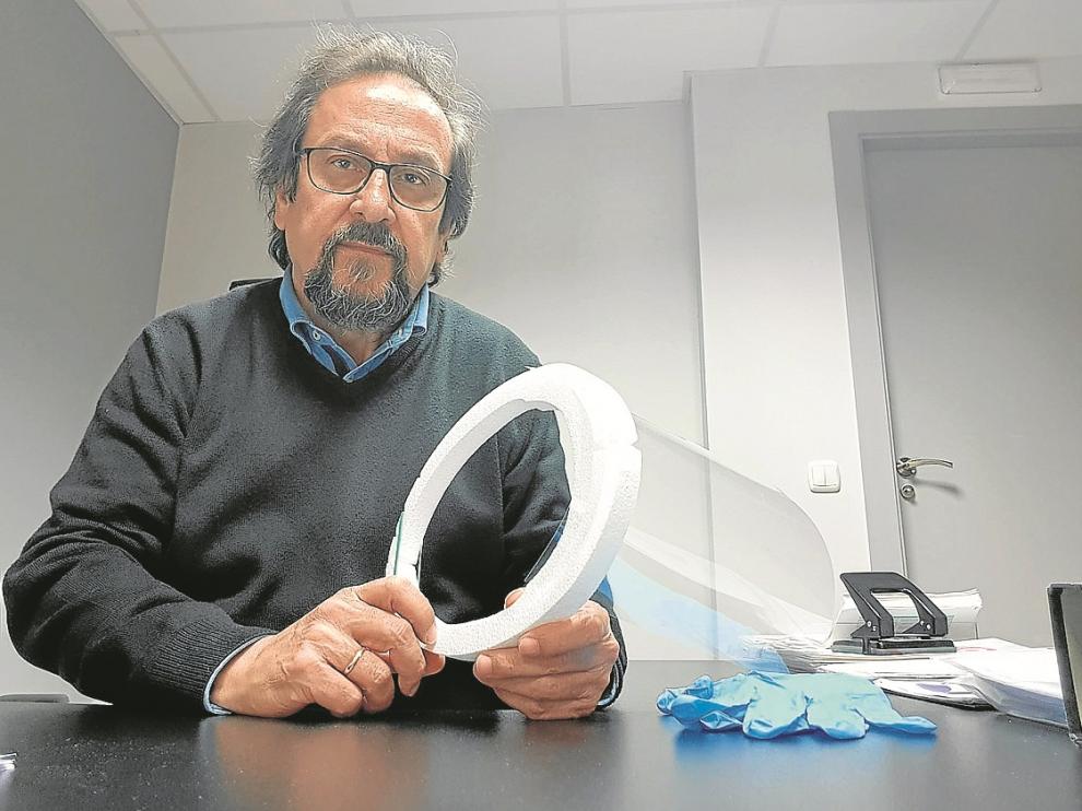 Julio Luzán explicó en un vídeo cómo montar las pantallas.