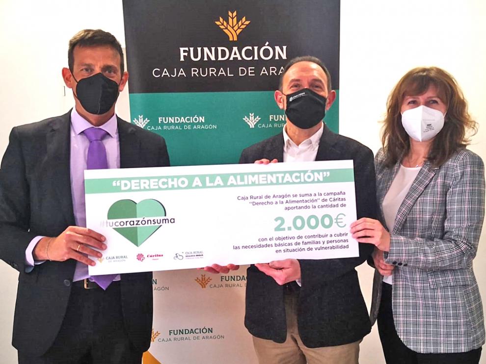 Entrega del donativo de la campaña llevada a cabo bajo el lema #TuCorazónSuma