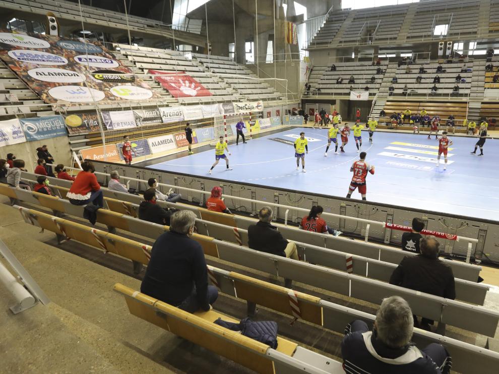 El público regresó al Palacio de los Deportes en el último partido del Bada ante el Bidasoa