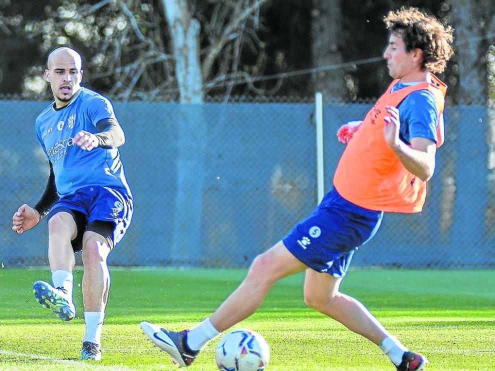 Sandro y Pedro Mosquera, en el entrenamiento de ayer, tras superar sus lesiones.