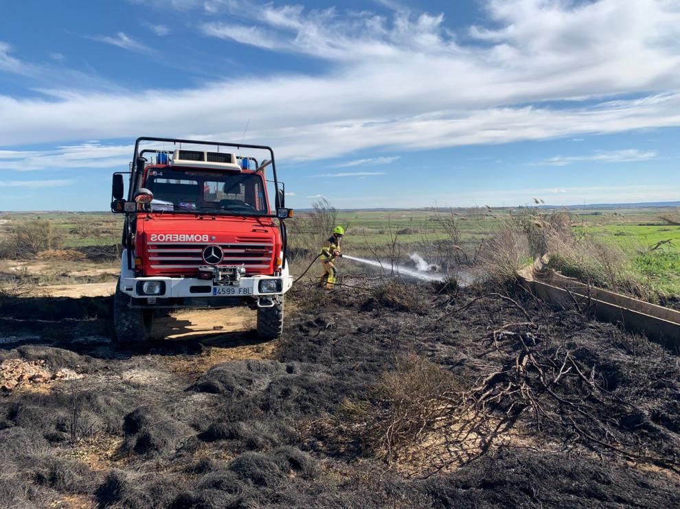 Los bomberos del SPEIS han actuado sobre la superficie quemada.