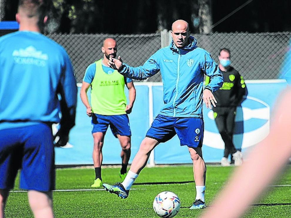 Sandro entrenó ayer sin problemas en el IES Pirámide, al igual que Mosquera y Luisinho.