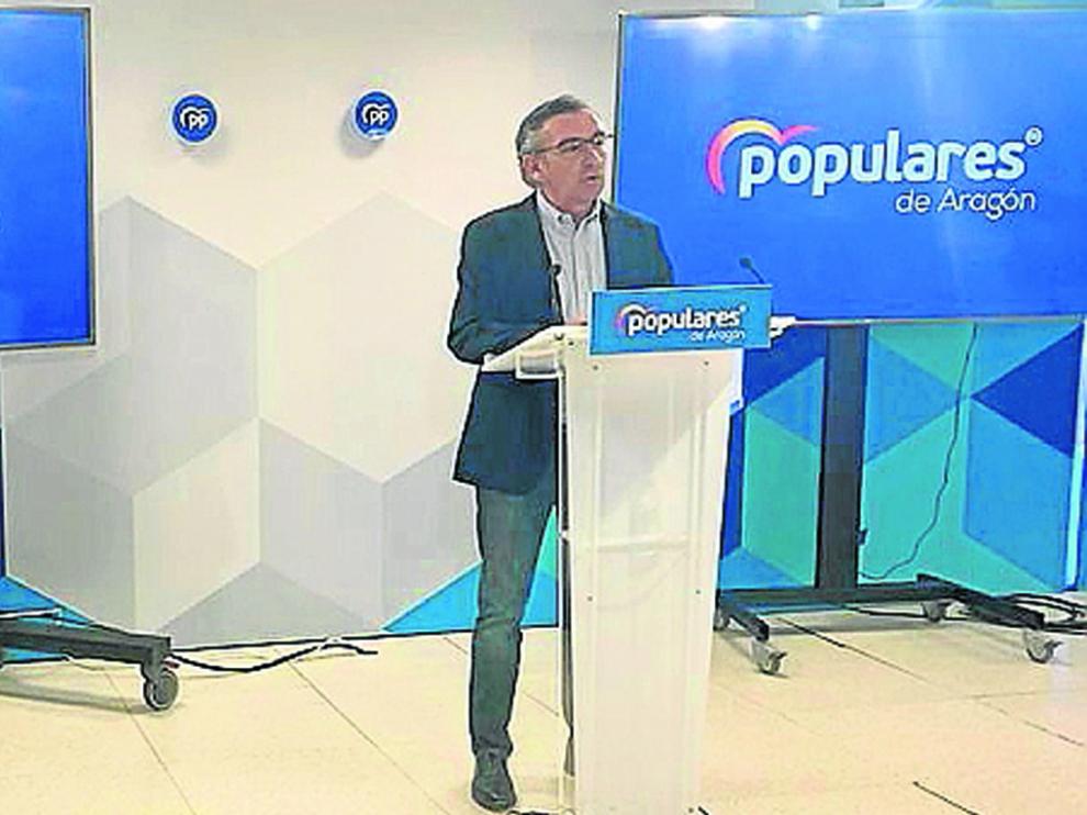 El presidente del PP de Aragón, Luis María Beamonte, durante su comparecencia en rueda de prensa.