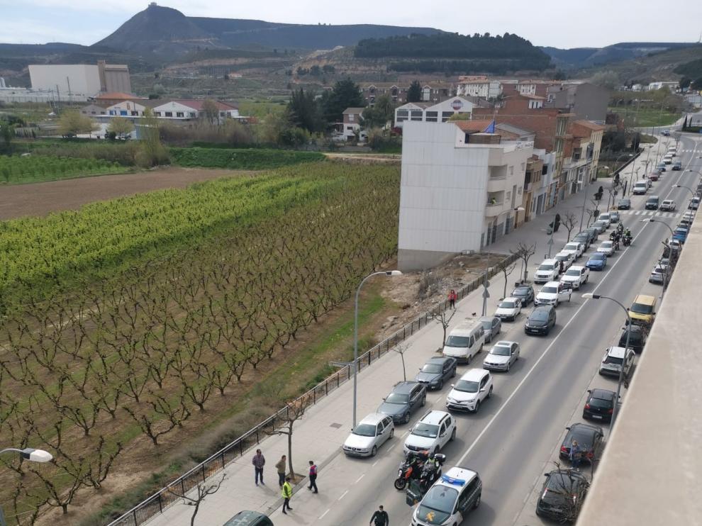 Imagen del vehículo volocado sobre la calzada en plena avenida de Aragón de la capital fragatina.