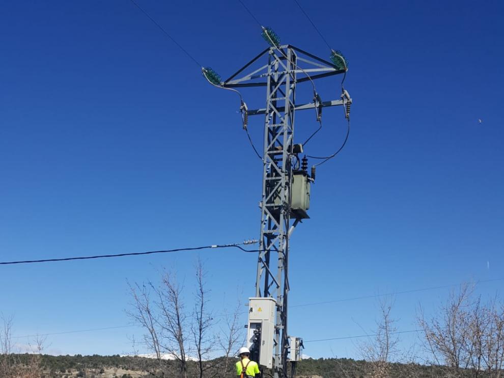 Operarios de Endesa trabajando en Bellestar