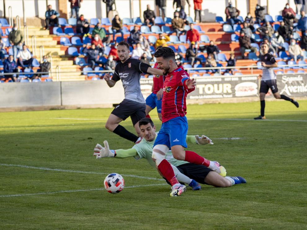Marc recibió tres goles en la expedición del Fraga a Pinilla.