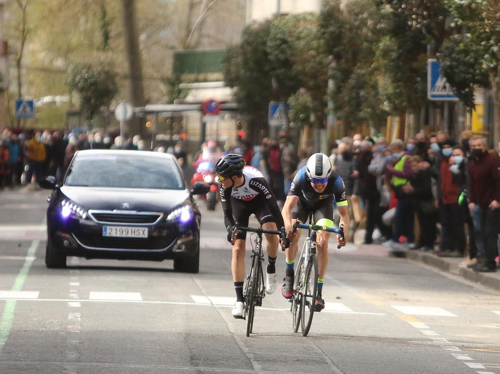 Toby Perry se impuso en el esprint a Pau Miquel en Estella.