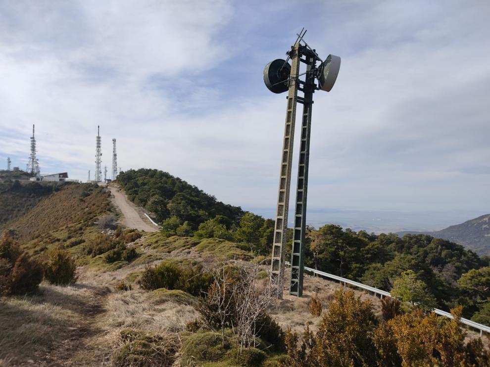 Paisaje con antenas en las cercanías de Arguis.
