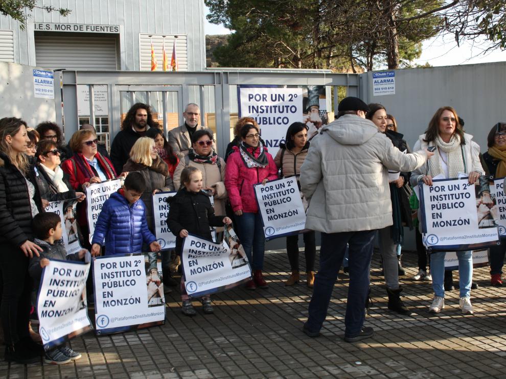 Acto a favor de un segundo instituto en Monzón.