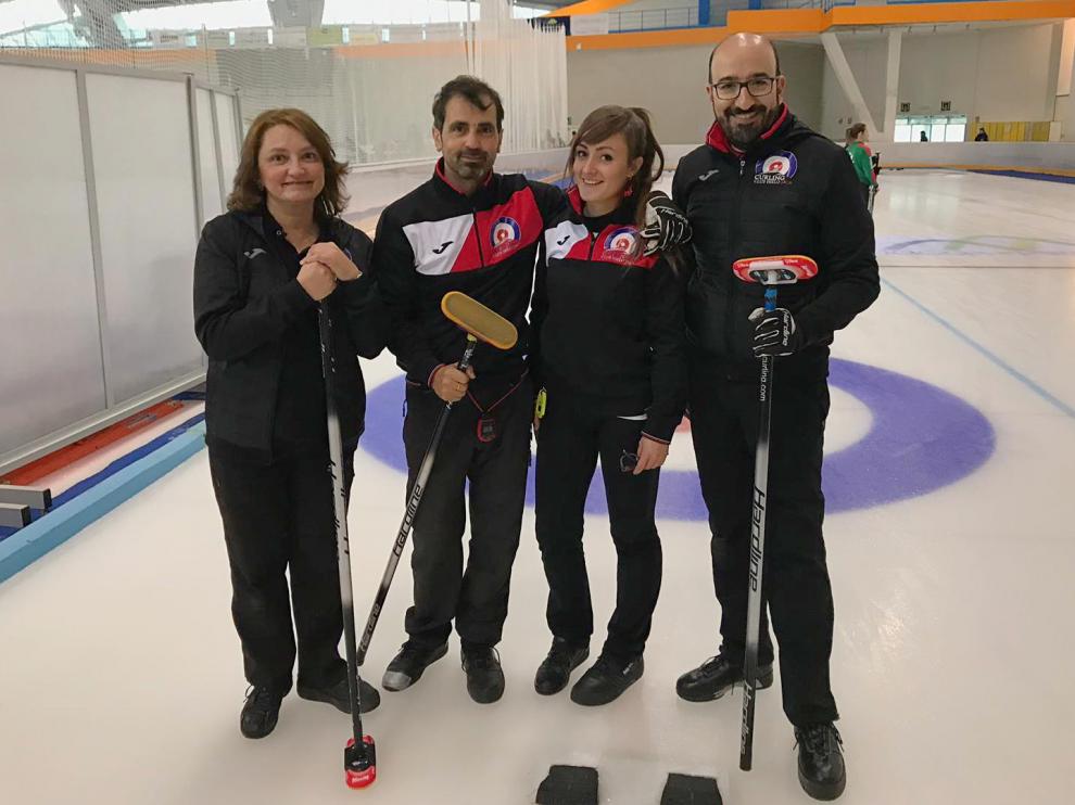Elsa Fumanal, Rodrigo García, Carmen Pérez y Lucas Munuera, en el anterior campeonato mixto.