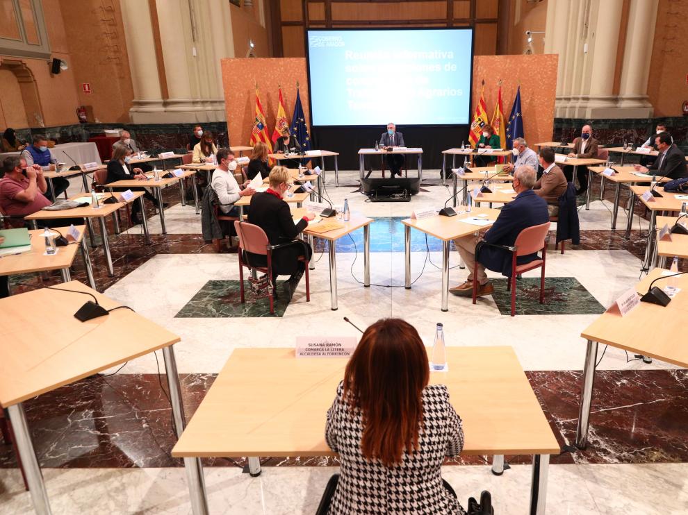 Reunión con las comarcas y municipios vinculados con la campaña de recogida de la fruta.