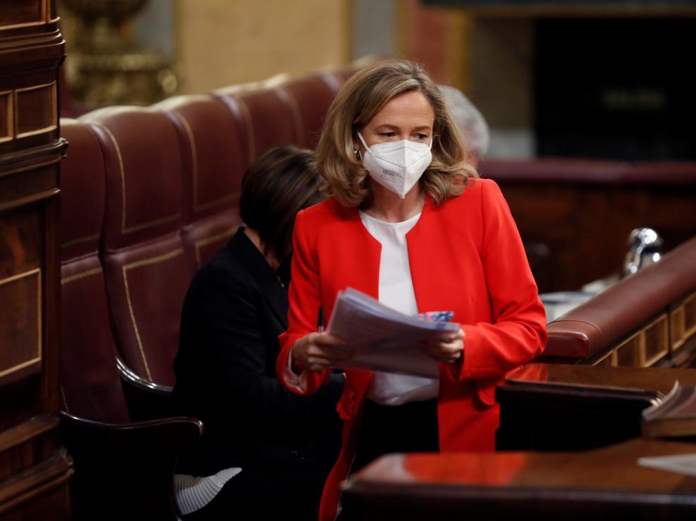 Calviño ayer durante su defensa en el Congreso del real decreto de ayudas económicas.